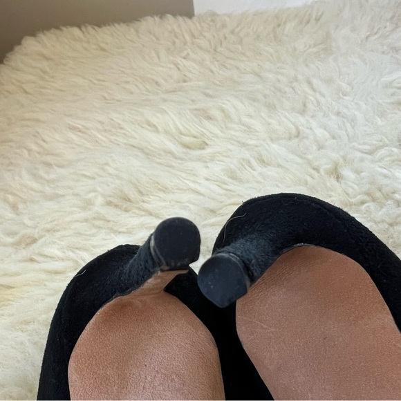 Elegant Black Suede Heels - Picture 6 of 8